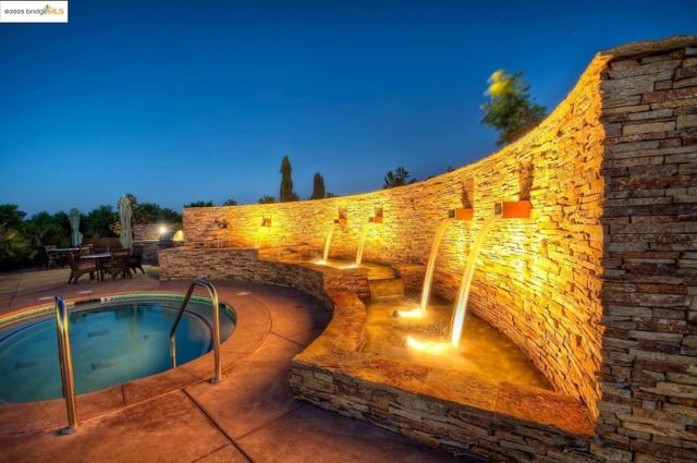 1577 Chianti LN, Brentwood CA: https://media.crmls.org/mediaz/63a61786-f5bd-44c0-8cf2-47deabb421ec.jpg
