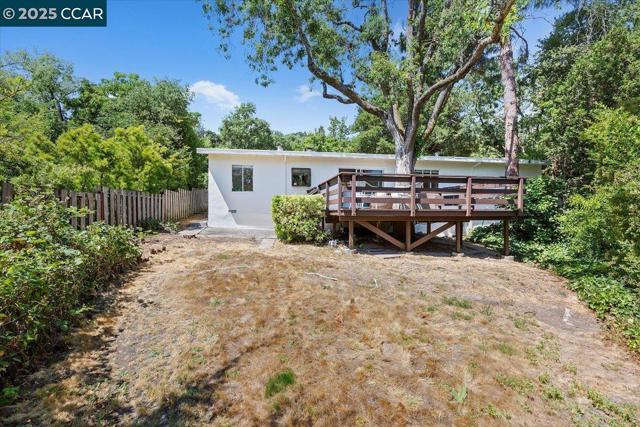 32 California Ave, Orinda CA: https://media.crmls.org/mediaz/63a6396b-d364-4890-ad6b-9d3d5fcc91e3.jpg