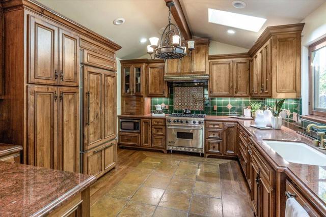 216 San Mateo Avenue, Los Gatos CA: https://media.crmls.org/mediaz/63a64ca0-0306-4bfc-91a5-38e96e146723.jpg