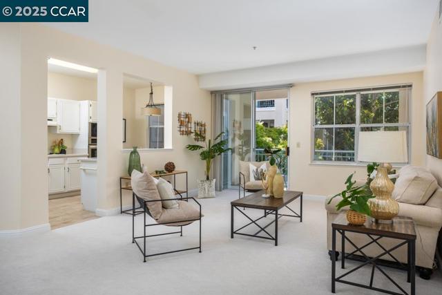 1860 Tice Creek Dr, Walnut Creek CA: https://media.crmls.org/mediaz/63a659d1-f4f4-45e7-ba75-64133b1fc200.jpg