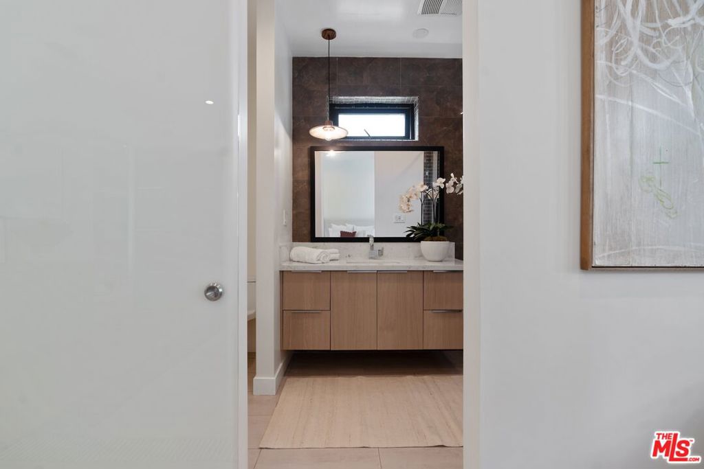 3768 Berry DriveStudio City img 17