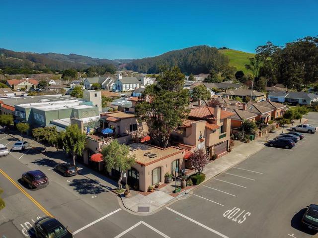 725 Correas Street, Half Moon Bay CA: https://media.crmls.org/mediaz/63a68e91-e7f2-47bf-a101-51d39dfd5ab9.jpg