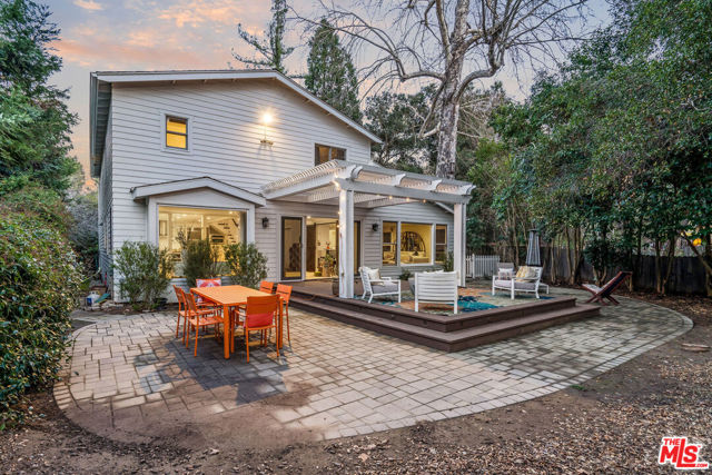 1514 Willow Drive, Topanga CA: https://media.crmls.org/mediaz/63a7a28b-2f3a-4a6c-af25-a075ee1f3971.jpg