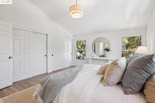 101 Palm Dr, Piedmont CA: https://media.crmls.org/mediaz/63a8ec89-4455-4b5a-87fd-3ddda5a1b107.jpg