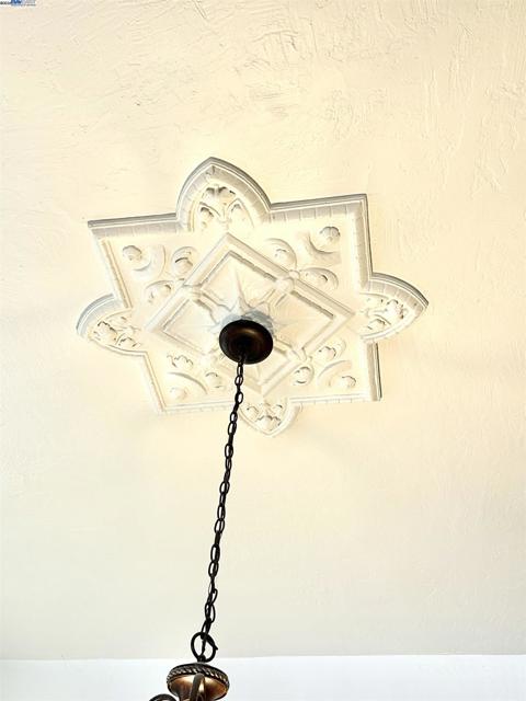 1822 San Antonio Ave, Alameda CA: https://media.crmls.org/mediaz/63a93c8e-f5f1-40b8-960f-1101ac51175b.jpg