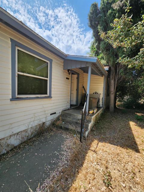 Image 2 of 17 For 8941 Lakeview Rd