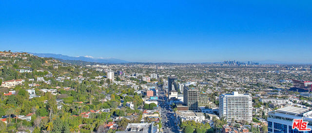 9255 Doheny Road, West Hollywood CA: https://media.crmls.org/mediaz/63ab30a4-50de-407a-99f6-ab8a83e1225e.jpg
