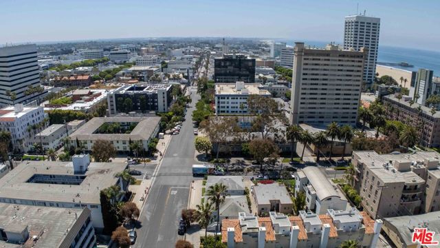 231 California Avenue, Santa Monica CA: https://media.crmls.org/mediaz/63ab37ad-ad68-449a-a071-2555497e7e8c.jpg