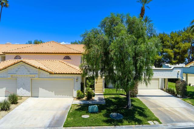 340 Vista Royale Drive, Palm Desert CA: https://media.crmls.org/mediaz/63ab7abf-b7e6-4955-8227-705741fa3fd5.jpg