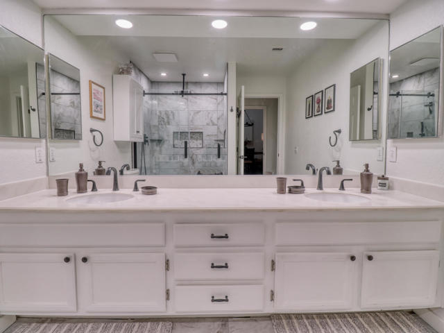 171 Winterhaven Circle, Palm Desert CA: https://media.crmls.org/mediaz/63abeb52-c982-4848-beef-2f2610191a6a.jpg