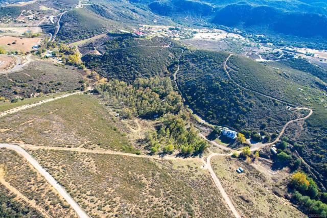 18408 Sweet Ln, Ramona CA: https://media.crmls.org/mediaz/63accca7-eb66-4880-a94a-315b26290527.jpg