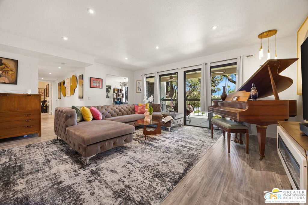 2083 N Via Miraleste #822