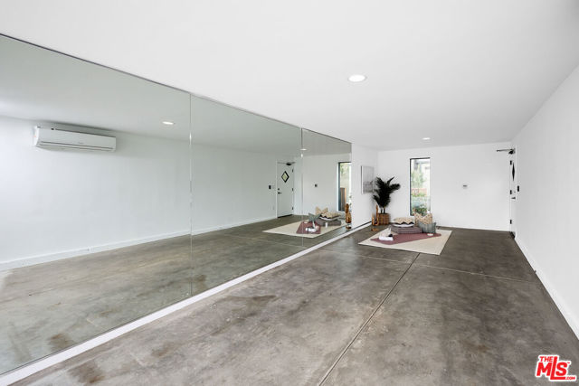 746 Brooks Avenue, Venice CA: https://media.crmls.org/mediaz/63aec371-1d7d-41c5-9c45-e744aeaed39f.jpg