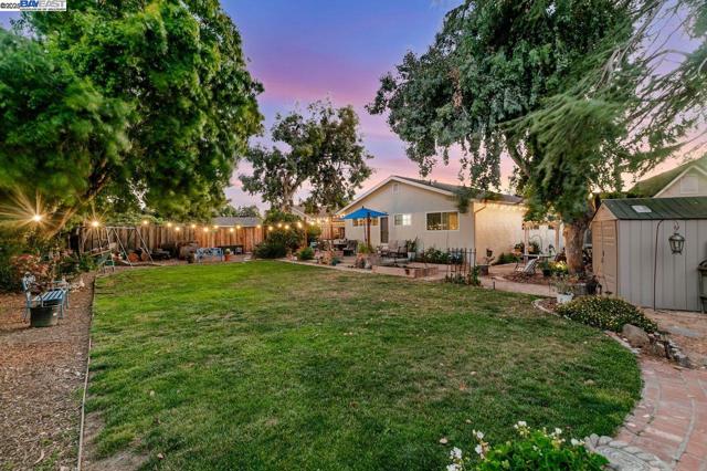 4533 Santa Cruz Ct, Fremont CA: https://media.crmls.org/mediaz/63aee5c1-8449-49ca-bdd3-f8cd8a57b7f6.jpg