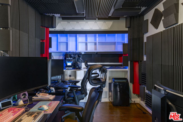 1230 Silvius Avenue, San Pedro CA: https://media.crmls.org/mediaz/63aef5a3-85fa-4c60-a251-32d177750dce.jpg