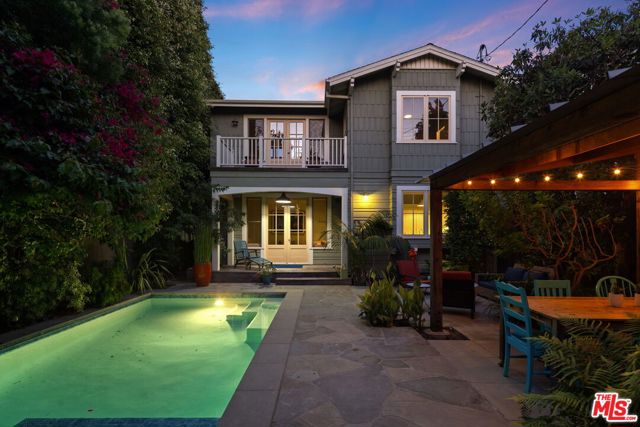 813 Crestmoore Place, Venice CA: https://media.crmls.org/mediaz/63af033c-a81c-47fb-b82c-284c6b354917.jpg