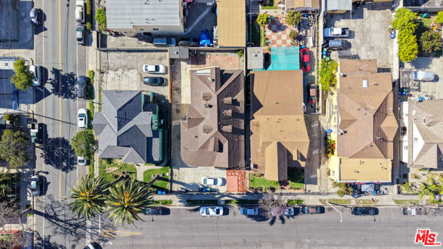 1147 S Westlake Avenue, Los Angeles CA: https://media.crmls.org/mediaz/63afea93-3119-4327-81f3-24cff01cb2cb.jpg