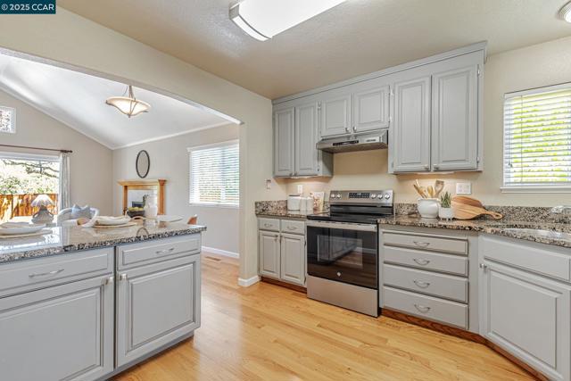 1806 Ridgeland Circle, Danville CA: https://media.crmls.org/mediaz/63aff568-2ba1-4677-9160-00a29dae8e7f.jpg