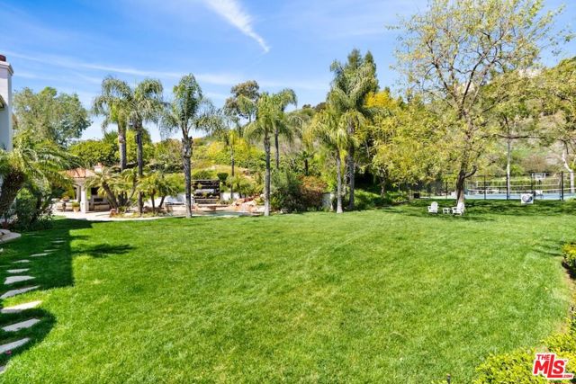 23593 Park South Street, Calabasas CA: https://media.crmls.org/mediaz/63b10e3c-0a2b-471a-8c72-5e845cebc81e.jpg