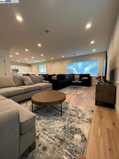 2978 Ellis Town Dr, Tracy CA: https://media.crmls.org/mediaz/63b13f98-1a5e-4128-9bec-c1868471bb92.jpg