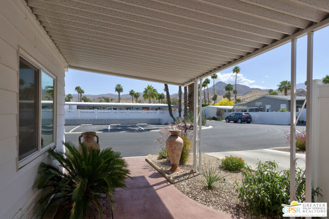 210 Coyote Drive, Palm Springs CA: https://media.crmls.org/mediaz/63b1430a-f3b1-4589-bbb9-888f700a3b95.jpg