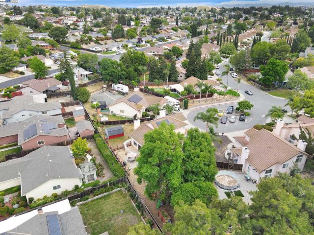 639 Eaker Ct, Antioch CA: https://media.crmls.org/mediaz/63b1625f-55c3-41a3-98d2-b7ff6d87f061.jpg