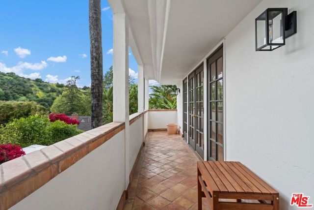 15257 Encanto Drive, Sherman Oaks CA: https://media.crmls.org/mediaz/63b1850b-516a-4b47-9473-1ad6198fefbf.jpg