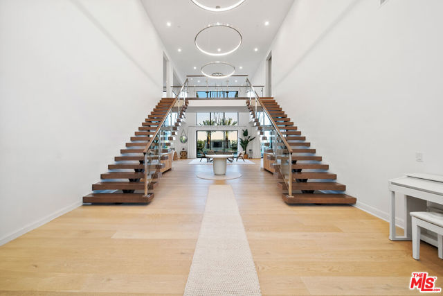 20216 W Albion Way, Porter Ranch CA: https://media.crmls.org/mediaz/63b18b67-220e-4463-9186-85752bf986f0.jpg