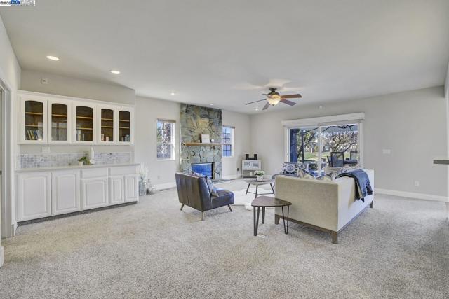 5771 Gateway Ct, Discovery Bay CA: https://media.crmls.org/mediaz/63b1fb1d-d47c-46b5-b381-3501f855efce.jpg