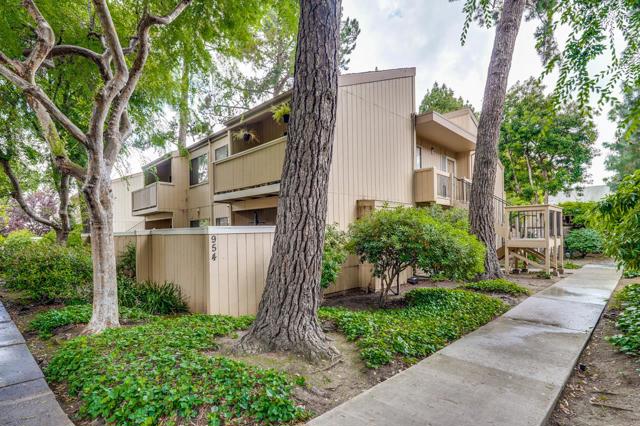 954 Kiely Boulevard, Santa Clara CA: https://media.crmls.org/mediaz/63b20f36-4cb0-4c2a-b0b4-30e74d83bd58.jpg