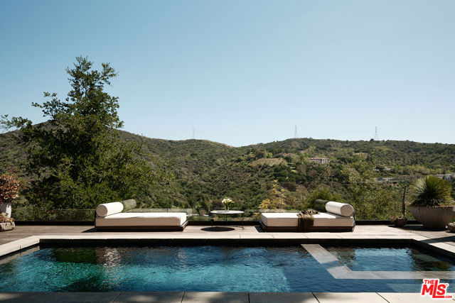 Drew Fenton | 2442 Banyan Drive Los Angeles CA | MLS: 7466379