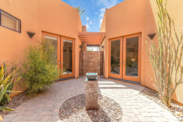 50050 Camino Privado, La Quinta CA: https://media.crmls.org/mediaz/63b2eebe-c4f0-4a5f-bc74-68435b0ebcd6.jpg