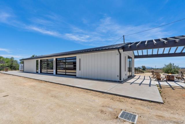 36051 E Benton Rd., Temecula CA: https://media.crmls.org/mediaz/63b37f3a-8ac4-4937-b496-28be40495e95.jpg