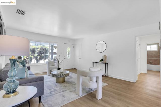 1651 Via Sarita, San Lorenzo CA: https://media.crmls.org/mediaz/63b398b7-b6df-4164-a06f-3f23973c9e7b.jpg