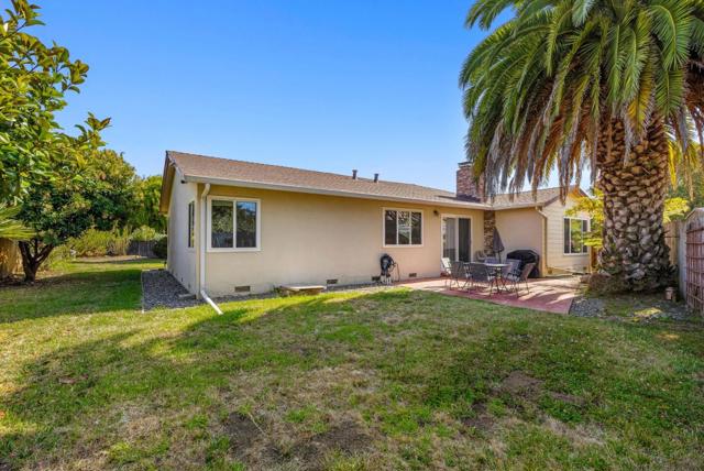 26372 Riverside Place, Carmel CA: https://media.crmls.org/mediaz/63b4a99c-db0c-41ce-a187-08e5f1b4e758.jpg