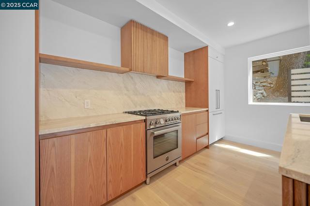 3742 Mt. Diablo Blvd #1B, Lafayette CA: https://media.crmls.org/mediaz/63b4c949-473b-4694-8c7c-b29a83f4b1b2.jpg
