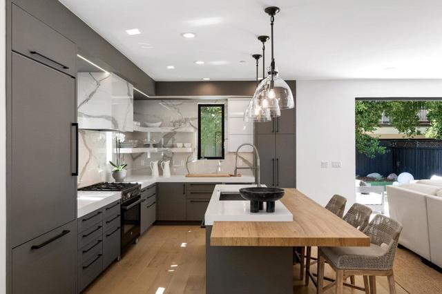 1338 Arroyo Avenue, San Carlos CA: https://media.crmls.org/mediaz/63b4fcfd-010a-4e8b-be8c-6d5c0b2c439f.jpg