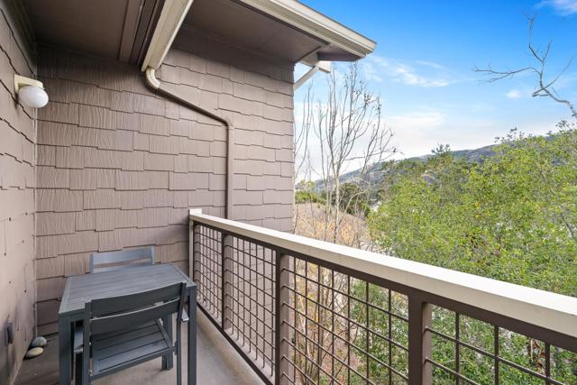 833 Swallowtail Court, Brisbane CA: https://media.crmls.org/mediaz/63b5a0a2-5bd2-44b6-9bbc-f97dbc10b3d8.jpg