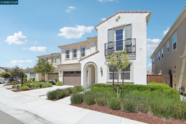 2909 Tulare Hills Dr, Dublin CA: https://media.crmls.org/mediaz/63b5b68d-b15e-409a-80f4-454ec3b4428e.jpg