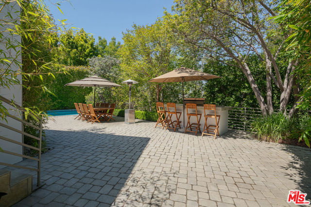 13477 Contour Drive, Sherman Oaks CA: https://media.crmls.org/mediaz/63b6e5e3-dfdf-4d8f-992c-a20f306e95f0.jpg