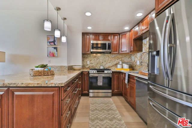 17368 West Sunset Boulevard, 404 photo 6
