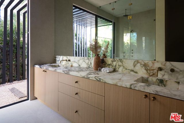 23340 Collins Street, Woodland Hills CA: https://media.crmls.org/mediaz/63b7ee77-ea2b-4933-9cfe-fda15f4cf620.jpg