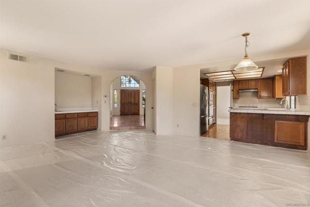 3970 Santa Nella Pl, San Diego CA: https://media.crmls.org/mediaz/63b87d00-ee02-4522-9639-0044779d530d.jpg