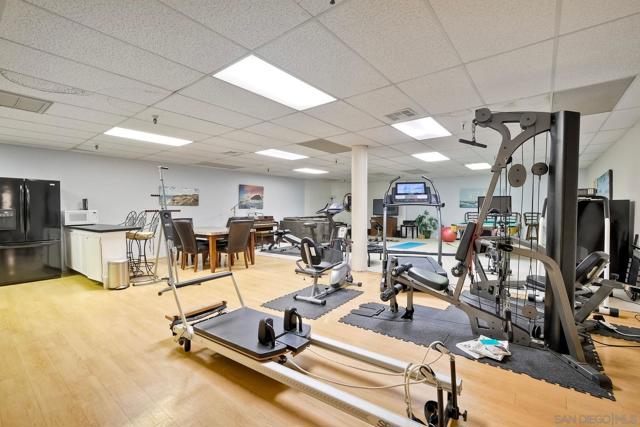 5370 La Jolla Blvd, La Jolla CA: https://media.crmls.org/mediaz/63b8912f-fd8d-4126-97e9-00db86d583da.jpg