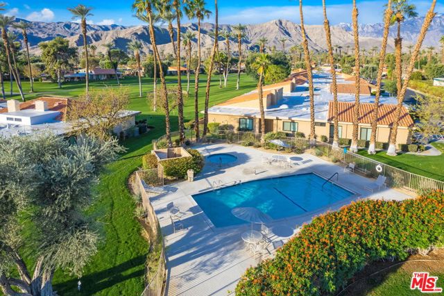 60 La Ronda Drive, Rancho Mirage CA: https://media.crmls.org/mediaz/63b8df6d-1096-4d5a-8ab6-e9165d3bd58b.jpg