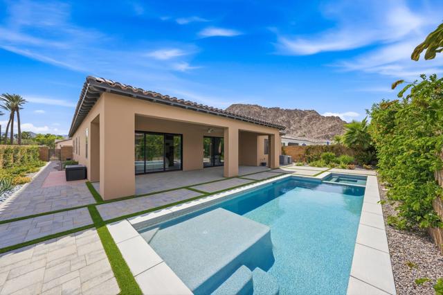 78420 Heritage Way, La Quinta CA: https://media.crmls.org/mediaz/63b90253-4da7-447f-9e53-80d3ebb8be51.jpg