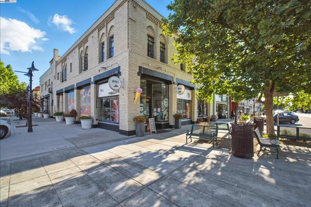 35864 Killorglin Cmn, Fremont CA: https://media.crmls.org/mediaz/63b92b05-0713-48e5-8711-6fe6b858000d.jpg