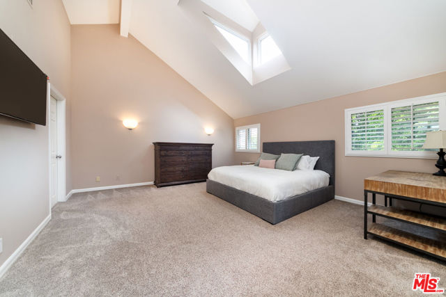 1358 Holmby Avenue, Los Angeles CA: https://media.crmls.org/mediaz/63b9704e-8dd0-47b3-8815-92fd0dec2d3e.jpg