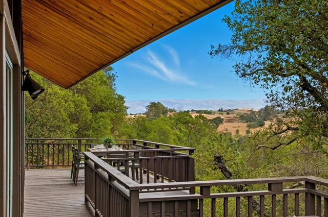 435 Golden Oak Drive, Portola Valley CA: https://media.crmls.org/mediaz/63b984c7-561c-4251-85be-cde5654ca064.jpg