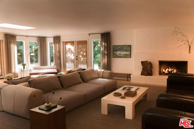 14804 Greenleaf Street, Sherman Oaks CA: https://media.crmls.org/mediaz/63b99df5-c19c-4e31-abbe-5ae97fe93d59.jpg